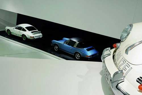 Porsche müzesinde tarihi gezinti