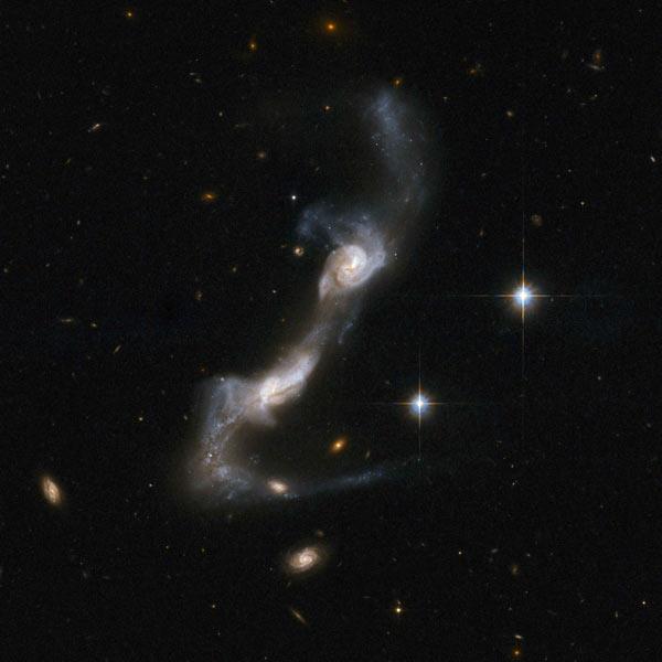 NASA'nın Spitzer teleskobu şimdiye kadar görülmemiş büyüklükteki bir galaksi çarpışmasını kaydetti. İşte o anın fotoğrafı ve önceki çarpışmalar...