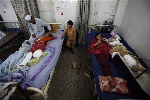 Pakistan ordusunun Taliban militanlarına yönelik saldırıları sürerken bölgeyi terk eden 500 bin kişiyi aşkın sivil zor şartlarda hayatta kalma mücadelesi veriyor.