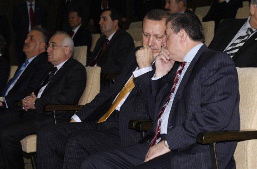 Geçtiğimiz hafta tartışmaların odağı haline gelen Anayasa Mahkemesi, bugün önemli bir yemin törenine ev sahipliği yaptı. Törende, Gül, Erdoğan, Toptan'ın yanı sıra önemli isimler vardı.