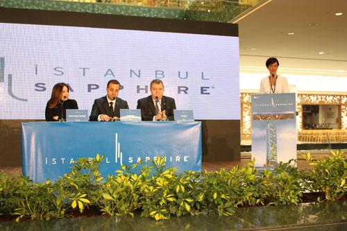 Neslihan Can, Kiler Holding Yönetim Kurulu Başkanı Nahit Kiler, Jones Lang LaSalle Türkiye Başkanı Avi Alkaş ve Tabanlıoğlu Mimarlıktan Melkan Gürsel Tabanlıoğlu'nun konuşması sonrasında basına gezi hakkında bilgi verdi...