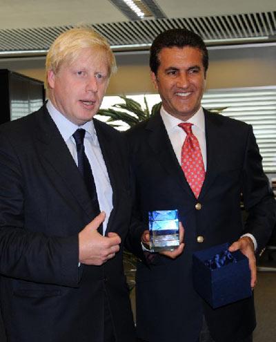 Mustafa Sarıgül, Londra'nın Türk asıllı yeni Belediye Başkanı Boris Johnson'a kutlama ziyaretinde bulundu.