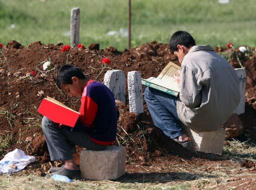 Bilge köyünde 44 kişinin öldüğü saldırı, birçok dramı ve hüznü de beraberinde getirdi. Köyde bir yanda ağıtlar, bir yanda ölüm korkusunun getirdiği göç var.