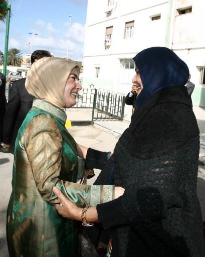 Başbakan Erdoğan ile Libya Lideri Albay Muammer Kaddafi arasındaki görüşme sona erdi. Albay Kaddafi'nin çadırında yapılan görüşme, yaklaşık iki buçuk saat sürdü. Erdoğan'ın ABD'nin bombaladığı binanın defterine düştüğü not dikkat çekti.