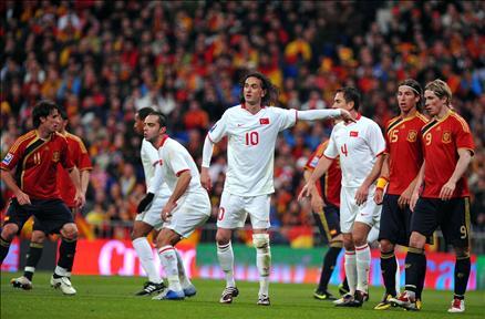 A Milli Takım, 2010 Dünya Kupası Avrupa Elemeleri 5. Grup'taki 5. maçında İspanya ile karşılaştı. Maçın ikinci yarısında gelen tek gol skoru da belirledi.