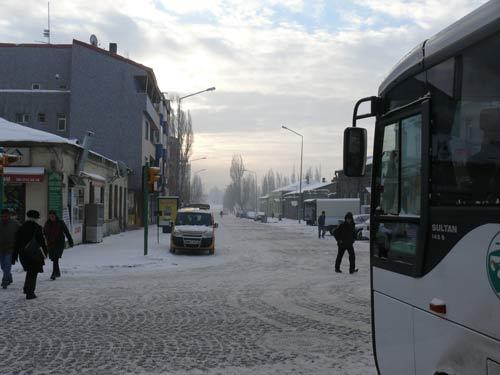 Romanlara, şiirlere, filmlere konu alan ve Orhan Pamuk ile Nobel'le taçlanan Kars'ın meşhur kar manzalarından bir demet. Fotoğraflar: Bünyamin Yılmaz - Yaşar İliksiz