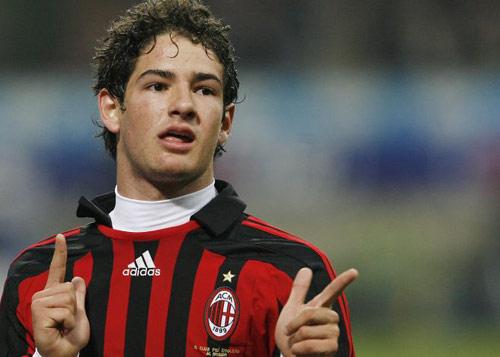 ALEXANDRE PATO; 21 yaşında, AC Milan, Forvet, Ördek lakaplı Yeni Ronaldo. Milan ve Berlusconi ondan çok şey bekliyor.