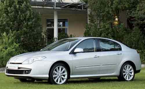 RENAULT LAGUNA 1.5 DCI:Renault Laguna’nın 1.5 lt ve 100 HP’lik motoru ortalama 5.3 lt100 km tüketir.Donanım ve versiyon çeşitliği Laguna’da arttırılmış.