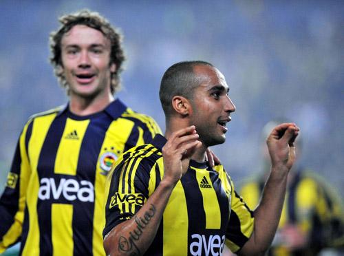 Fenerbahçe Bursaspor'u 1-0 yenerek avantaj kazandı