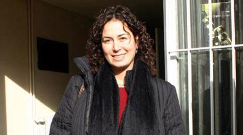 <b>Pınar Selek:</b> Sosyolog, araştırmacı ve yazar Selek, Mimar Sinan Üniversitesi, sosyoloji bölümünü birincilikle bitirdi. Aynı üniversitede doktorasını yaptı. Temmuz 2008'de Mısır Çarşısı'nda yaşanan ve yedi kişinin ölmesine, 127 kişinin de yaralanmasına neden olan patlamanın faili olduğu iddia edilen 15 kişiden biriydi. Tutuklandıktan 2,5 yıl sonra tahliye edildi. 2006'da patlamanın nedeni belirlenemediği için ceza verilmesine gerek olmadığı kararı verildi. Geçtiğimiz şubat ayında ise 12. Ağır Ceza Mahkemesi'nde verilen beraat kararını ve Yargıtay Cumhuriyet Başsavcılığı'nın kararını dikkate almayan Yargıtay Ceza Kurulu, Selek için müebbet hapis istedi. Yargıtay'ın kararını Almanya'da değerlendiren Selek, hukuk mücadelesini sürdüreceğini söyledi. 12. Ağır Ceza mahkemesi beraat kararında ısrar etti.