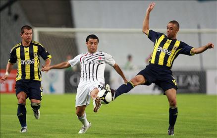 Futbol Federasyonu tarafından bu yıl 4. kez düzenlenen TFF Süper Kupa'yı, Beşiktaş'ı 2-0 yenen Fenerbahçe kazandı. Goller Alex'den geldi...