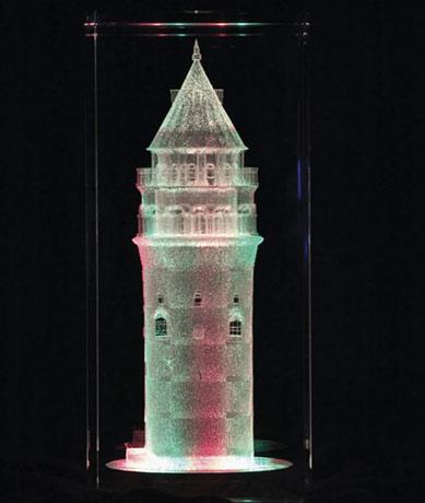 Tarihi eserler Miniatürk'deki maketlerinin ardından şimdi de kristal olarak, 'Kristal İstanbul'da görücüye çıktı.