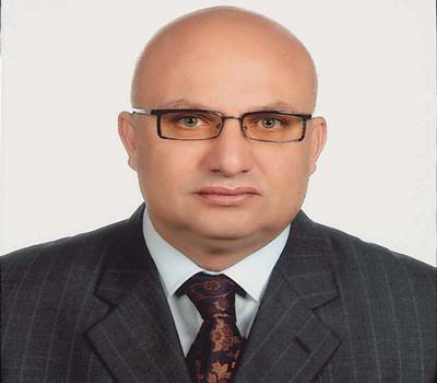 Dünyanın en mükemmel öğrenci taşımacılığı İstanbulda<br><br>
<strong> LEVENT BİRANT / SERVİS TAŞIMACILIĞI MESLEK KOMİTESİ: </strong> Senede iki defa düzenlenen toplantıların en azından bir tanesinin mutlaka önceden yönetimimizin belirlediği ve ortak sorunlarımızı ifade eden bir tema üzerinde yapılmasını öneriyorum. Bu kadar cevherin bir arada olduğu ortamda bu kaynağın daha verimli kullanılacağını düşünüyorum. 
Ülkemiz maalesef erken kalkanın gündemi belirlediği bir süreç yaşıyor. Basında sektörümüzle ilgili arka arkaya haberler yer aldı. Servis araçları İstanbuldaki bütün sokakları işgal ediyor. Emniyet şeritlerini zaptediyor, trafiği felç ediyor. Biz bu işi severek yapıyoruz. Şu anda İstanbulda yaklaşık 1.5 milyon kişiyi taşıyan 55 bin servis aracından bahsediyoruz. Dolayısıyla yer sınırlı, mekân sınırlı. Basında çıkan bu tür haberler, özellikle kamu kurumlarında ciddi bir hareketlenmeye yol açıyor ve sektörel çok ciddi baskılar oluşuyor. Odamızın basını biraz daha fonksiyonel kullanması gerekir. Zaman zaman başkanımız bunu çok güzel yapıyor. Size iddia ile söyleyebilirim ki, İstanbulda dünyanın en iyi, en mükemmel öğrenci taşımacılığı hizmetleri verilmektedir. Yine İstanbulun ulaşımıyla ilgili karar veren bir organ var, UKOME diye. Yönetimden özellikle bu kurumda çok daha etkin olmasını arzu ediyoruz. Arzu ettiğimiz bu konuda hassasiyete ihtiyaç var.