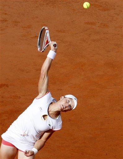 İkinci sette maça ısınan 6 numaralı seribaşı Stosur, Sharapova'nın servisini kırsa da beşinci oyunda kendi servisini kırdırarak, rakibinin avantajı yakalamasını sağladı.