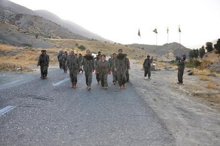 Kandil'den inen PKK'lılar diğer teröristler tarafından böyle uğurlandı