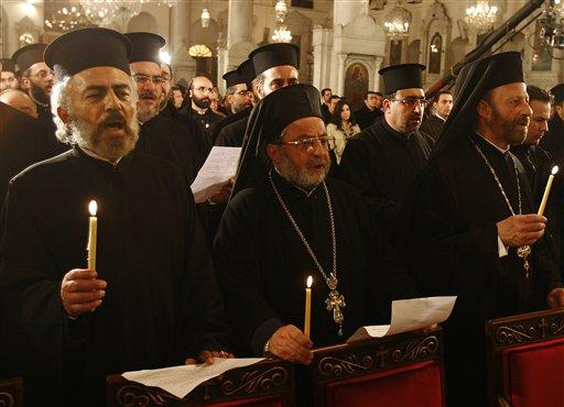 ZALİMİN VE MAZLUMUN DUASI - Burası Suriye, Hıristiyanlar yaşanan insanlık dışı katliamın durması için dua ediyor...