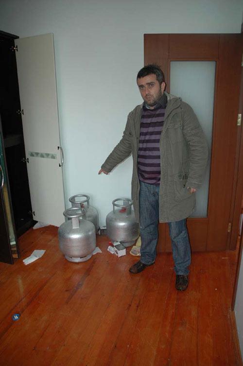 Kahramanmaraş'ta, 4 kardeşin birlikte ölüme gittiği ev ilk kez görüntülendi. İçerideki dünya, en az yaşanan olayın kendisi kadar soğuk ve ürpertici.