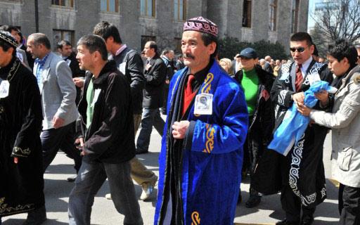Helikopter kazası sonucu hayatını kaybeden BPP lideri Muhsin Yazıcıoğlu'nu milyonlar uğurladı. Devletin tam kadro olduğu törende izdiham vardı.