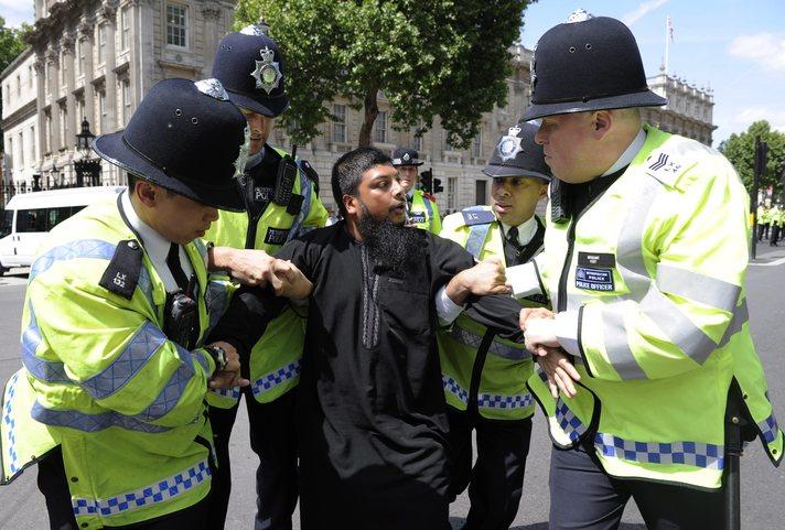 Obama'nın Londra ziyareti kimi zaman protestolara da yol açtı.