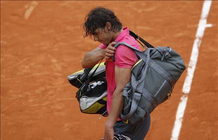 Pariste Roland Garros santrkortunu dolduran on binlerce seyirci, tarihi bir maça tanıklık ettiler ve Nadalın Fransa Açıka tarihi vedasını seyrettiler. 1 Numara Nadal sürpriz bir şekilde elendi