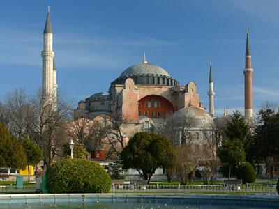 Anadolu yapı medeniyetini araştıran arkeologlar, binlerce yıldır ayakta kalan tarihi yapıların temellerinde deprem sönümleme sistemlerinin uygulandığını belirledi.