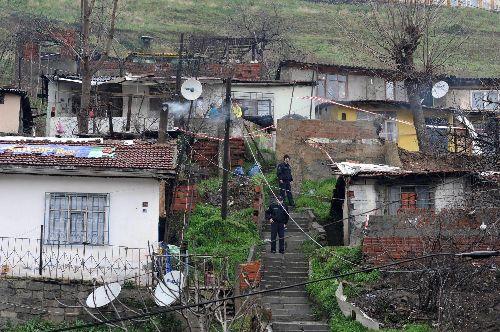 İstanbul'da yağış heyelan getirdi. Seyrantepe'de çöken gecekonduda aynı aileye mensup 7 kişiden bir çocuk öldü, 3'ü çocuk 5 kişi ise yaralandı. Gecekondunun çevresindeki evler boşaltıldı.