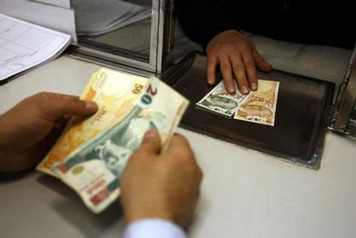 <b>Ne kadar bedel ödenecek?</b><br>
Ücret 30 bin TL olarak belirlendi. Bu bedel, başvuru sırasında peşin ödenebileceği gibi, 15 bin TL'si başvuru sırasında, kalan 15 bin TL'si de başvuru tarihinden itibaren 6 ay içinde ödenebilecek.