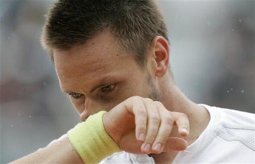 Roland Garros'u hiç kazanamamış 13 Grand Slam şampiyonu Roger Federer, hayatının en büyük hayalini gerçekleştirip daha önce 3 kez finalde Nadal'a yenildiği Fransa Açık'ta şampiyon oldu...
