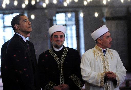 ABD Başkanı Barack Obama, Başbakan Recep Tayyip Erdoğan ile birlikte Ayasofya Müzesi'ni ve Sultan Ahmet Camii'ni gezdi.