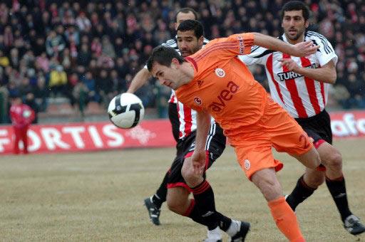 Sivasspor ile Galatasaray arasında oynanan Türkiye Kupası çeyrek final rövanş maçında tur atlayan takımı penaltı atışları belirledi.