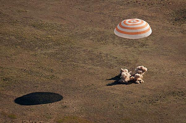 Soyuz TMA-20'nin 24 Mart'ta Kazakistan'a inişi.