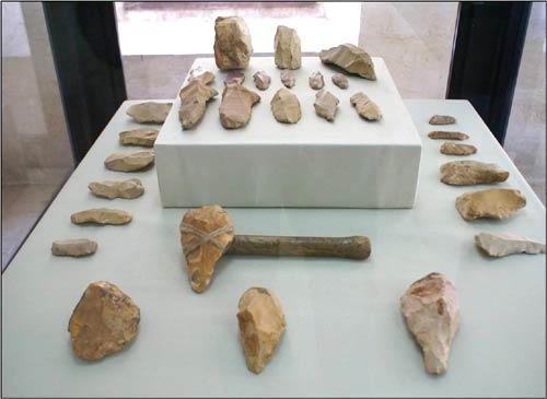 Arazide bulunan buluntular Mardin Müzesinde sergileniyor. Bu Taş balta da o buluntulardanr bir tanesi