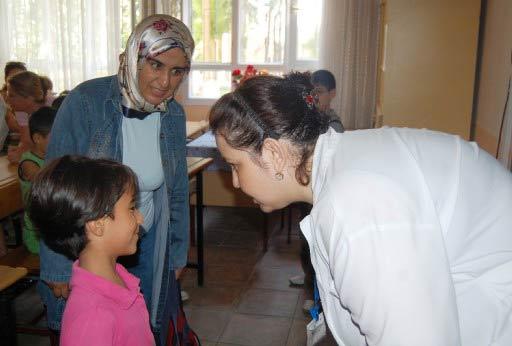Okul öncesi ve ilköğretim 1 .sınıf öğrencileri için ders zili bugün çaldı. Çocuklar ilk günün heyecanı ve tedirginliğiyle sıralara oturuken anne ve babalar da heyecanlandı.