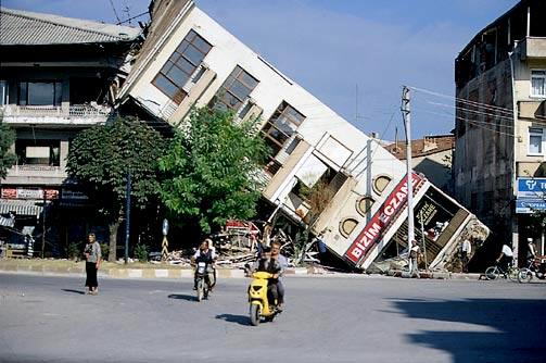2 bin 500-10 bin Adet Çok Ağır Hasarlı Bina