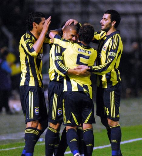 Sivasspor, Ankaraspor ve Beşiktaş'ın ardından Türkiye Kupası'nda son yarı finalist Bursaspor'u yenen Fenerbahçe oldu