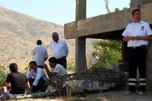 lazığ'ın Baskil ilçesi Karaali köyünde bir baba ve oğlunun etrafa rastgele ateş açması sonucu 6 kişinin öldüğü, çok sayıda kişinin yaralandığı bildirildi.