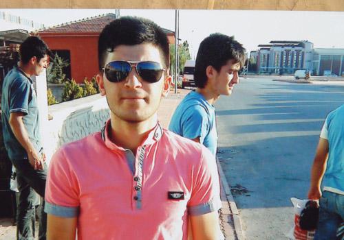 Bingöl'ün Genç ilçesine bağlı Güzeldere köyü kırsalında PKK'lı teröristle çıkan çatışmada şehit düşen Komando Er Muhammet Aygör'ün Konya'daki baba evine ateş düştü