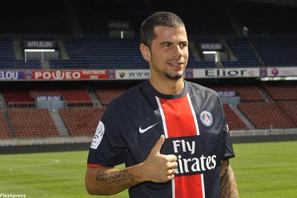 Fenerbahçe ile yollarını ayırarak Fransız ekibi PSG ile anlaşan Kezman 14 numaralı formayı giyecek