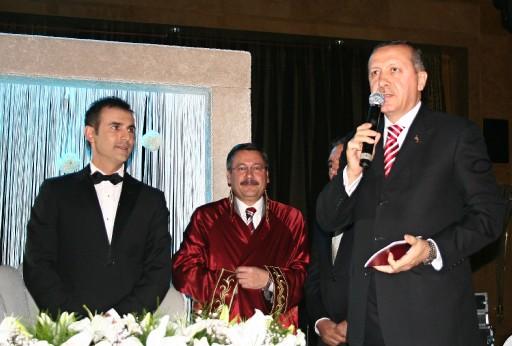 Başbakan Recep Tayyip Erdoğan ve Doğan Holding Yönetim Kurulu Başkanı Aydın Doğan, AK Parti Bayburt Milletvekili Ülkü Güney'in oğlu Naci Güçlü Güney ile Çağla Öktem'in düğününde nikah şahitliği yaptı.