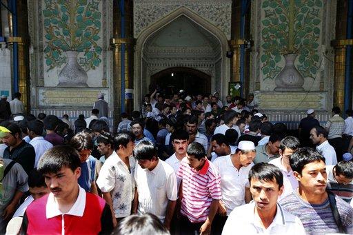 Doğu Türkistan'ı işgal ederek adını Sincan Uygur Özerk Bölgesi ilan eden Çin bu hafta olaylar nedeniyle Cuma namazı kılınmasını yasakladı ama halk yasağı tanımadı. Namaz sonrası olaylar çıktı.