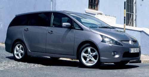 MITSUBISHI GRANDIS 2.0: 2.0 lt'lik tek motor, donanım ve şanzımanla Bu araç ortalama 6.5 lt/100 km yakıyor.