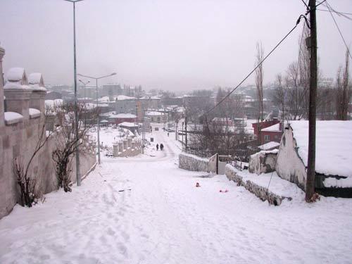 Romanlara, şiirlere, filmlere konu alan ve Orhan Pamuk ile Nobel'le taçlanan Kars'ın meşhur kar manzalarından bir demet. Fotoğraflar: Bünyamin Yılmaz - Yaşar İliksiz