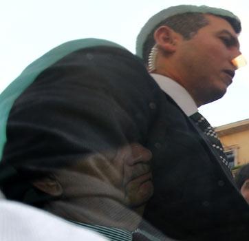 Başbuğ, basın mensuplarının, "Bir açıklama yapacak mısınız?" şeklindeki sorusunu cevapsız bıraktı.