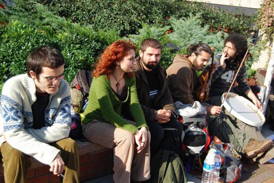 Gazze karanlıkta, Boğaziçi ayakta!