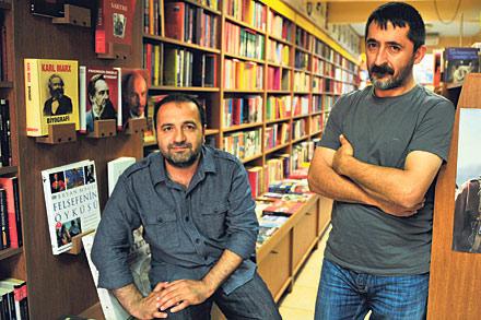 Bu hafta içinde DVD olarak satışa sunulan yolcu adlı yaklaşık 3 saat süren belgeselin yapımcısı Kalan Müzik ve Karşı Film. Filmin yönetmeni Yusuf Kenan Beysülen, metin yazarı Cemalettin Canlı. Mahir Günşiray'ın seslendirdiği belgeselin müziğinde Aria, Engin Arslan ve Ayşe Önder imzası var. Belgesel filmin bir yıl sonra bir televizyon kanalında gösterilmesi planlanıyor.
