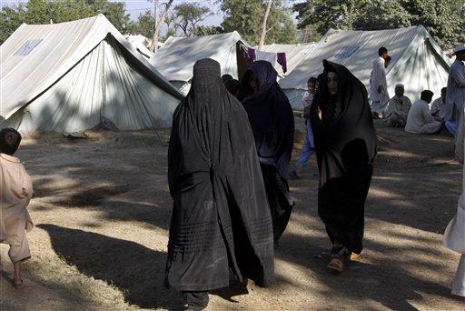 Pakistan ordusunun Taliban militanlarına yönelik saldırıları sürerken bölgeyi terk eden 500 bin kişiyi aşkın sivil zor şartlarda hayatta kalma mücadelesi veriyor.