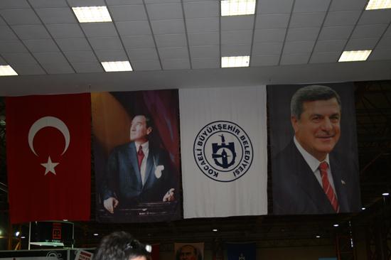 Kocaeli Büyükşehir Belediyesinin bu yıl ilkini gerçekleştirdiği Kitap Fuarı, İnterteks Fuar Alanında, il protokolü ve 3 bine yakın vatandaşın katılımıyla açıldı.