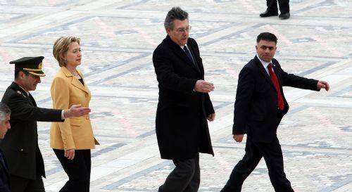 ABD Dışişleri Bakanı Hillary Clinton, eşinin Başbakan olduğu yıllardaki resmi ziyaretinden yıllar sonra bu kez bakan sıfatıyla resmi bir ziyaret için Ankara'yı ziyaret etti.