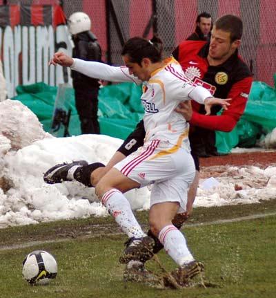 Süper Lig'de üç haftadır istediği sonucu alamayan Eskişehirspor, şeytanın bacağını kırdı. Eskişehirspor - Kayserispor maçı sahibi takımın 1-0 üstünlüğüyle tamamlandı.