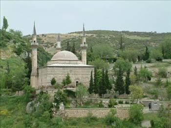 <p>BİLECİK Bizanslılar döneminde burada Bilekoma adlı bir kale vardı. Osman bey burayı alınca bu adı Bilecik olarak adını verdi.</p>